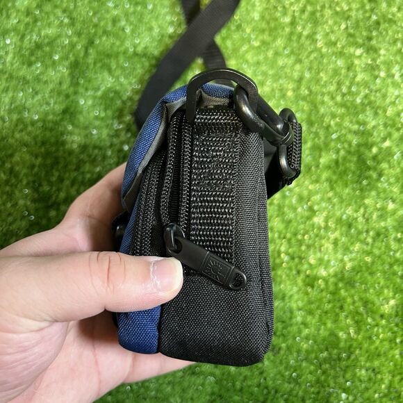 Case Logic Compact Digital Camera Case with Shoulder Strap & 2 Compartments  723 - Picture 3 of 6